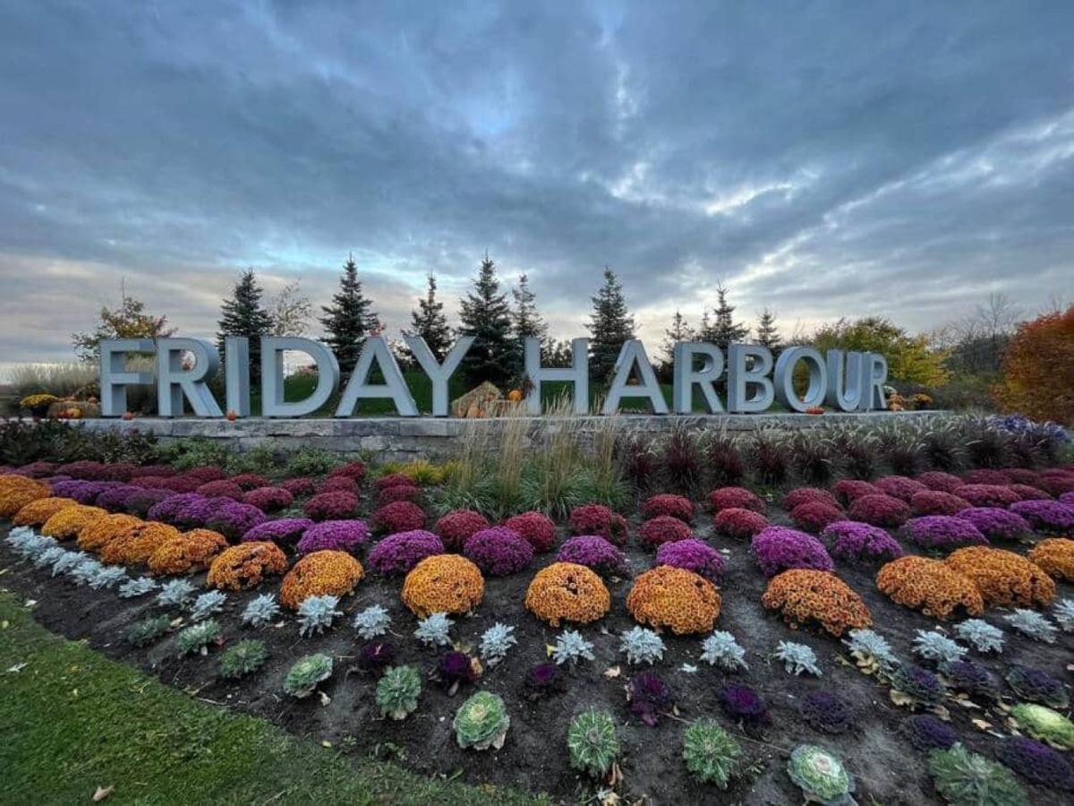 Stunning Stayz At Friday Harbour Beach Marina Resort Lake Simcoe Innisfil Kültér fotó